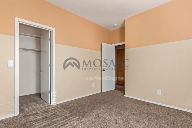 Building Photo - 3018 S 102nd Ln