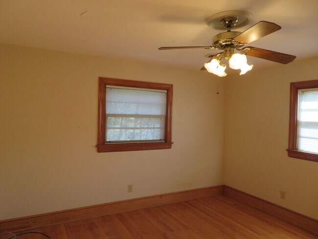 Building Photo - Meadowbrook Estates