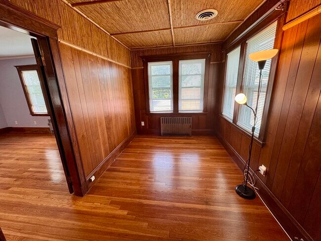 Building Photo - 253 E Squantum St