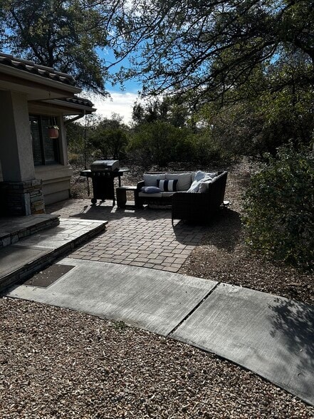 Building Photo - 2630 W Tall Oaks Ct