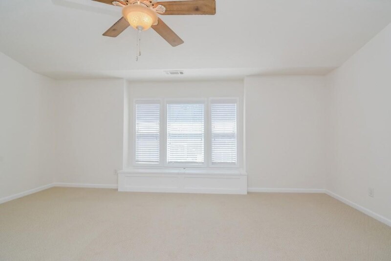 Building Photo - 5780 Weddington Dr