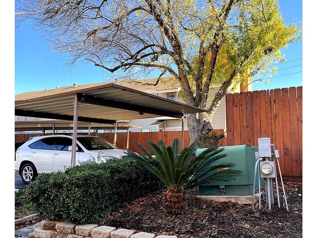 Building Photo - 11710 Southlake Dr