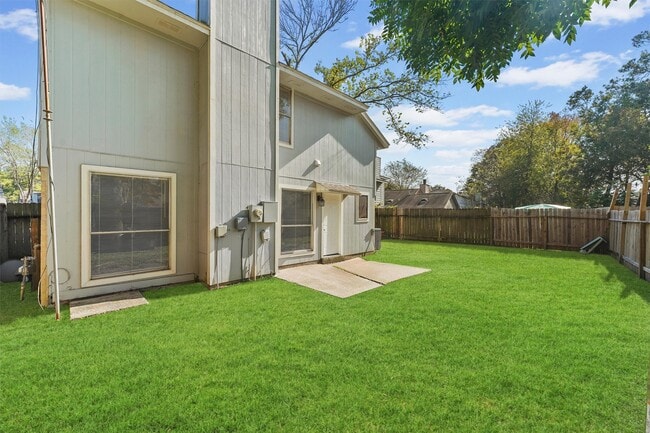 Building Photo - 16723 Quiet Trail Dr