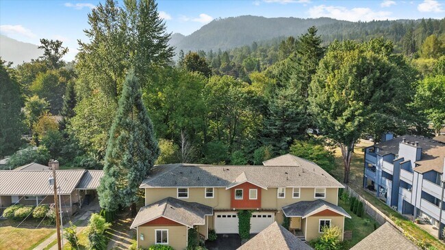 Building Photo - 323 3rd Pl NW