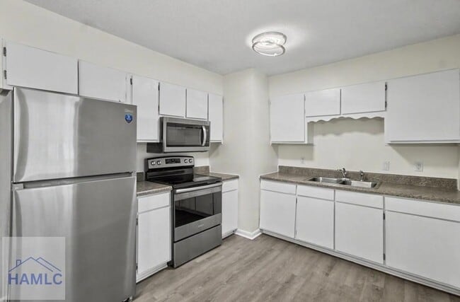 Building Photo - 740 Fleming Rd