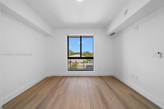 Building Photo - 2479 NE 192 St