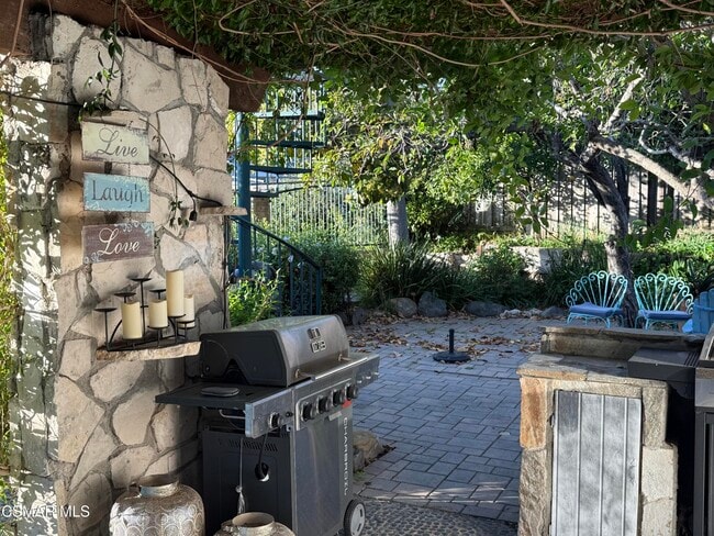 Building Photo - 379 S Greenway Ave