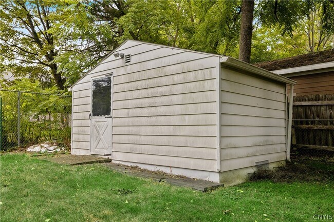 Building Photo - 444 Buckingham Ave