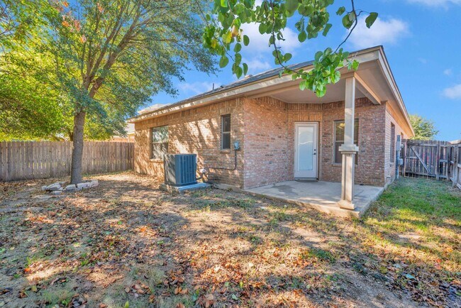 Building Photo - Beautifully Maintained Home in the Heart of Helotes