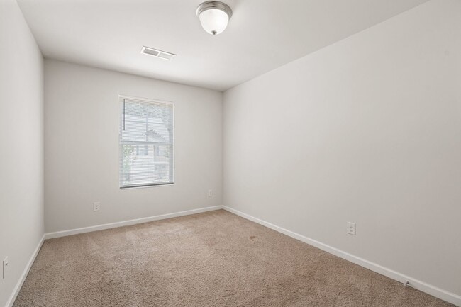 Building Photo - 3 Bedroom Townhome in Jonesboro!