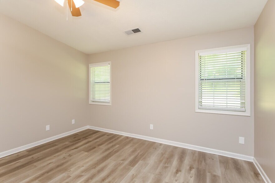 Building Photo - 1282 Bailing Dr