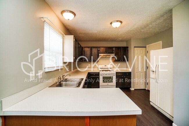 Building Photo - 950 Radbourne Dr