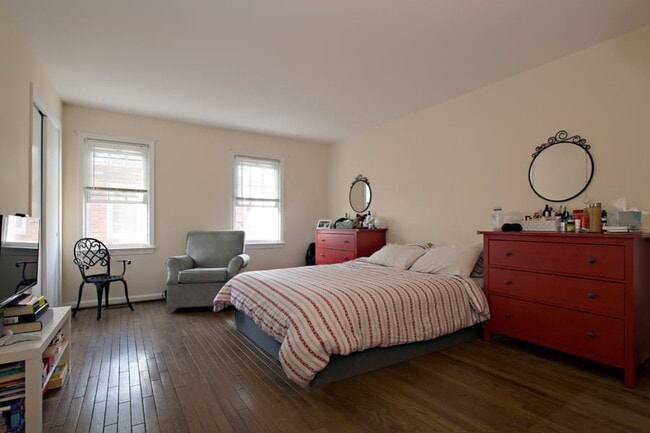 Building Photo - 1821 Biltmore St NW