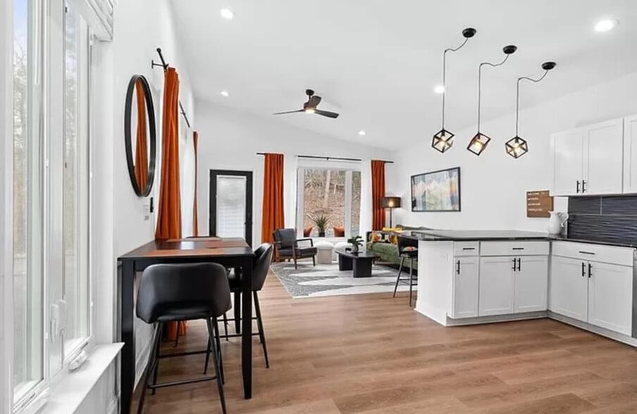 Building Photo - 22 Deer Path