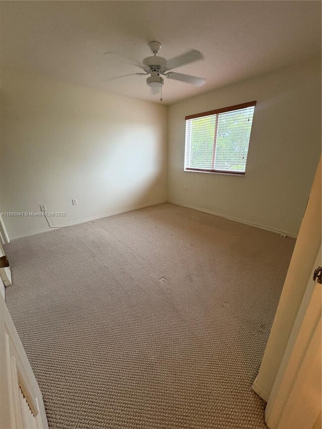 Building Photo - 357 N Royal Poinciana Blvd