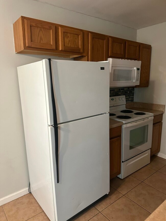 Building Photo - 2733 NE 1st Terrace