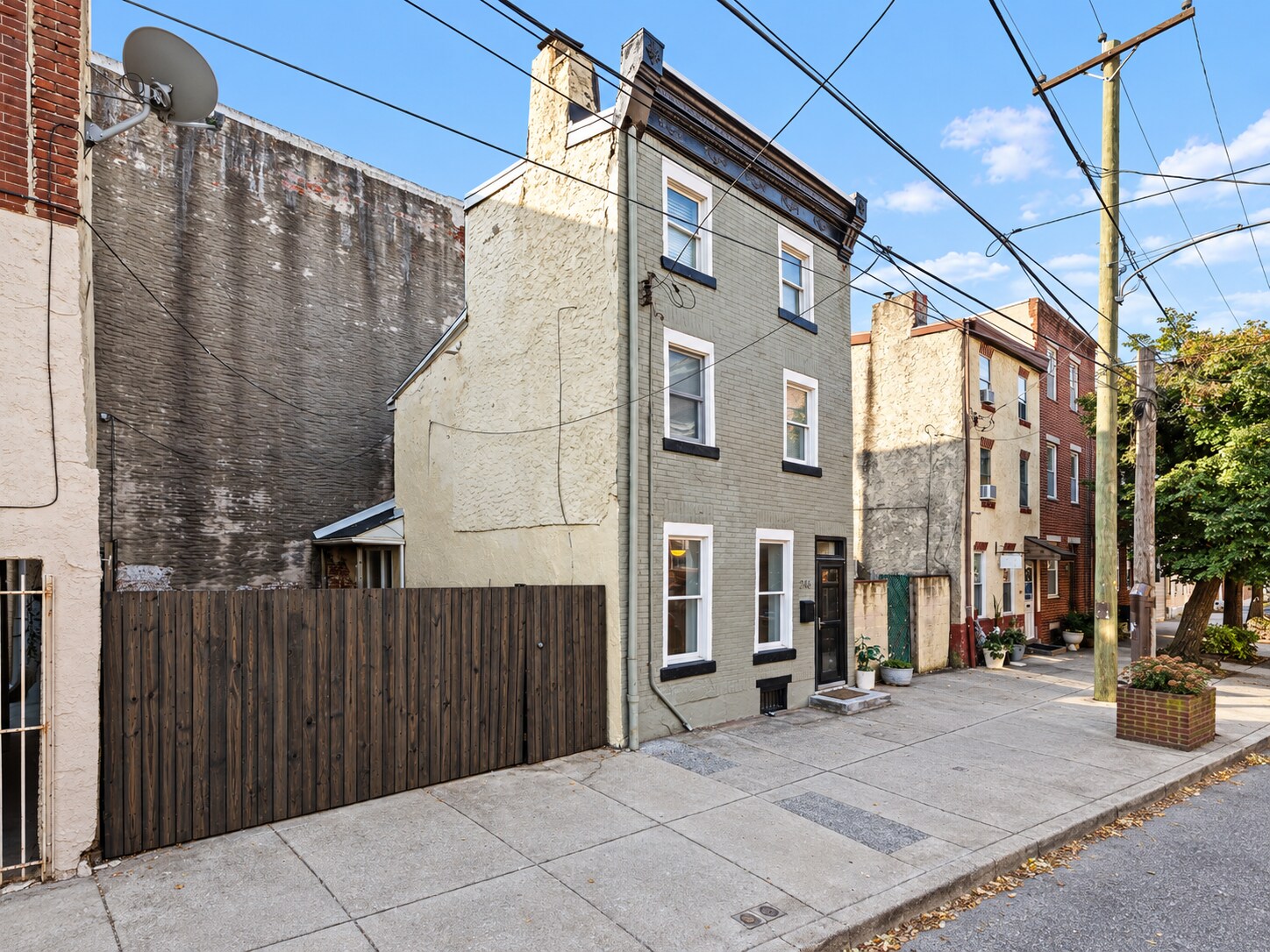 Building Photo - 246 E Thompson St