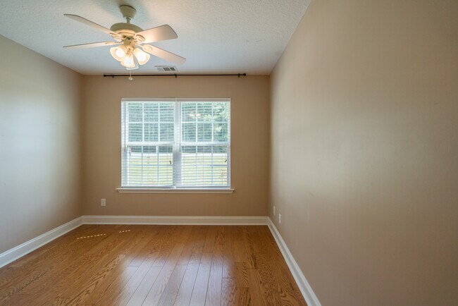 Building Photo - 633 Wilkinson Rd