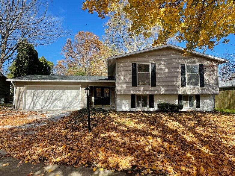 Primary Photo - 2110 Barberry Dr