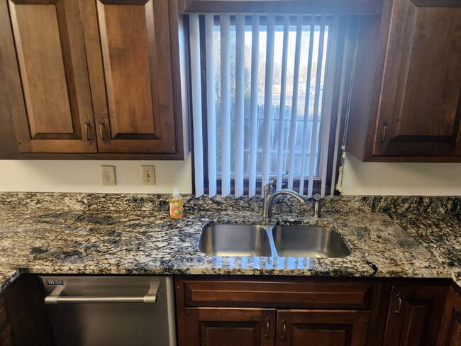 Building Photo - 1276 NE 52nd Ave