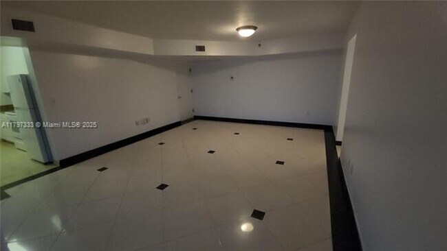 Building Photo - 5900 Collins Ave
