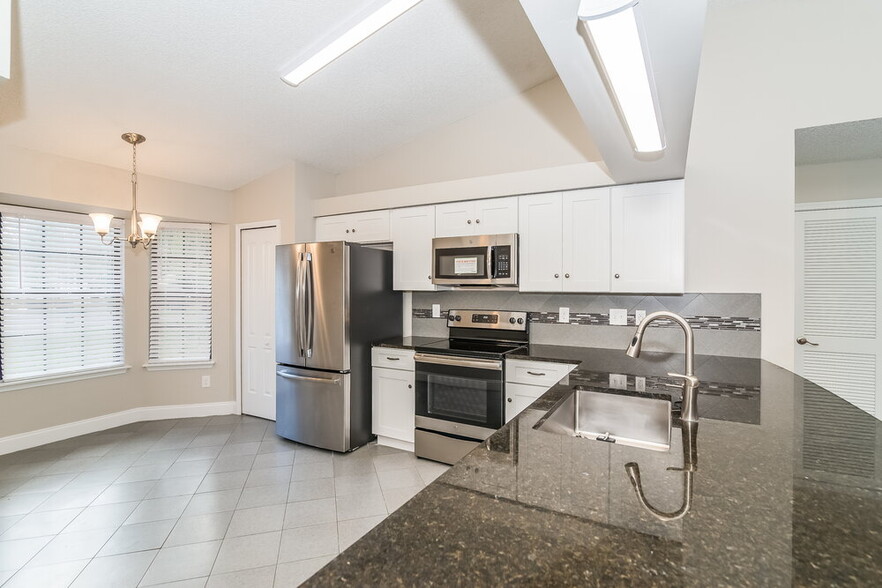 Building Photo - 2221 Alderney Ct