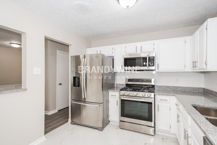 Building Photo - 6445 Emerald Pointe Cir