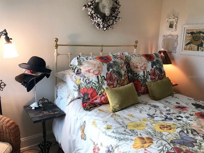 Building Photo - 160 Columbia Dr