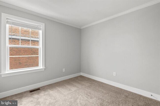 Building Photo - 722 Crown Park Ave