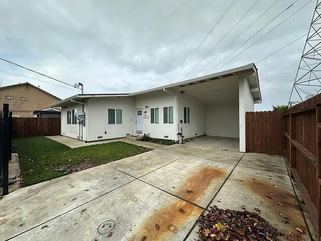 Primary Photo - beautifully updated 3-bedroom, 2-bathroom ...