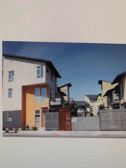 gated access - 1670 28th St