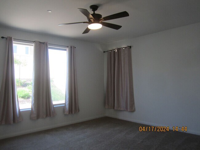 Building Photo - COOL POOL, PARKS AND NEAR NEW 3 BR PLUS DEN IN MEINFEE