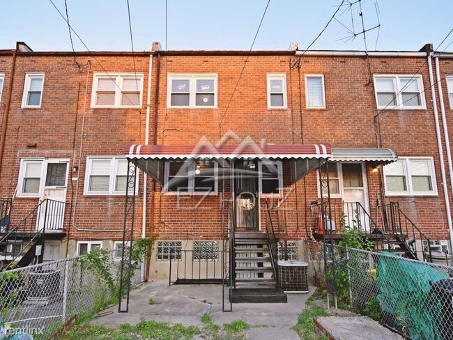 Building Photo - 2 br, 1.5 bath Apartment - 4108 Eastmont Ave