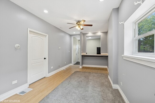 Building Photo - 5145 S Racine Ave