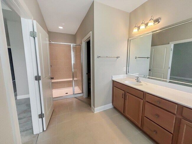 Building Photo - Beautiful 3BD/2.5BA townhome with garage in great Cary community and location!