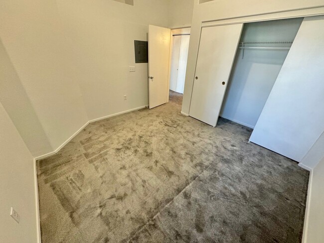 Building Photo - ADORABLE 2 BEDROOM 2 BATHROOM CONDO WITH A...