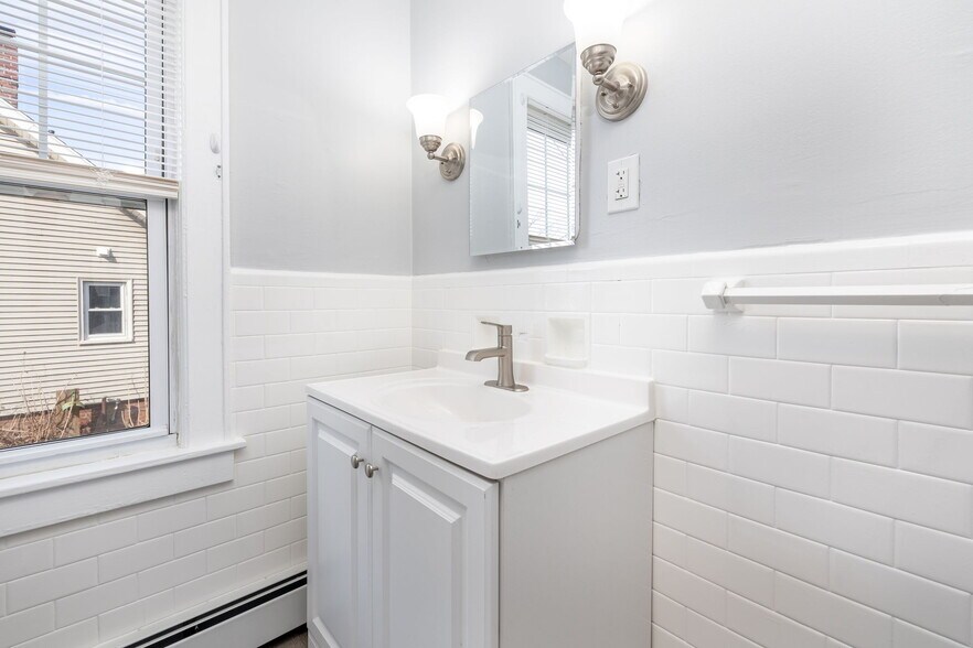 Building Photo - 971 Enfield St