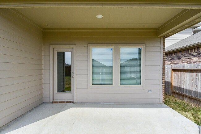 Building Photo - 21170 Alder Oaks Dr
