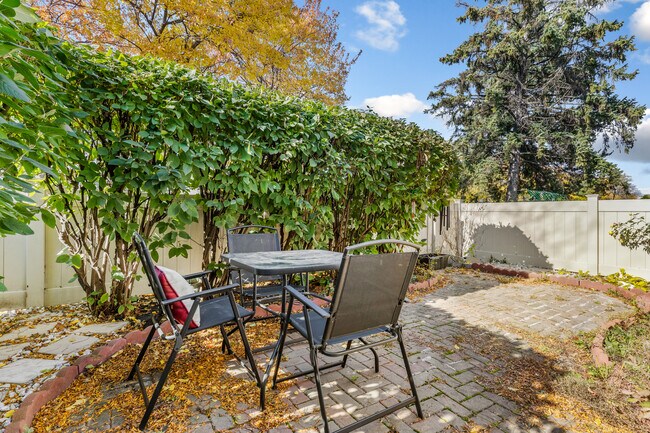 Building Photo - 1437 Whitman Ct