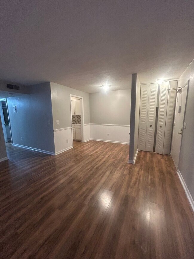 Building Photo - Modern Conveniences & Entertainment, All Within Your Reach.