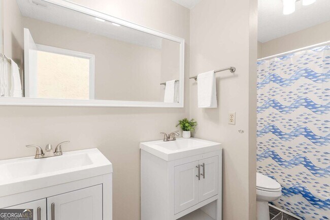 Building Photo - 510 E Ponce de Leon Ave