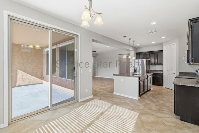 Building Photo - 14479 W Desert Flower Dr