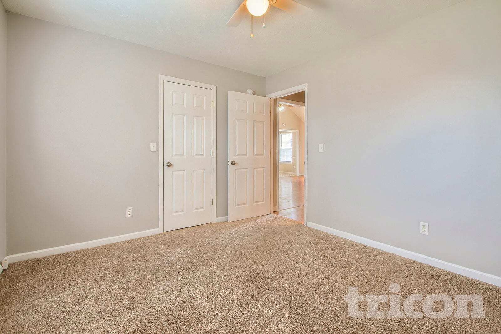 Building Photo - 128 Royal Garden Dr