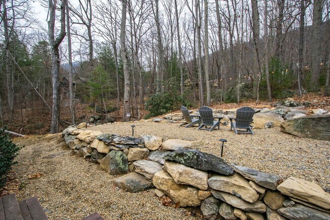 Building Photo - 10 Silver Springs Dr