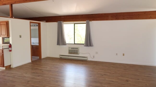 Building Photo - Beautiful Country Setting above garage Stu...