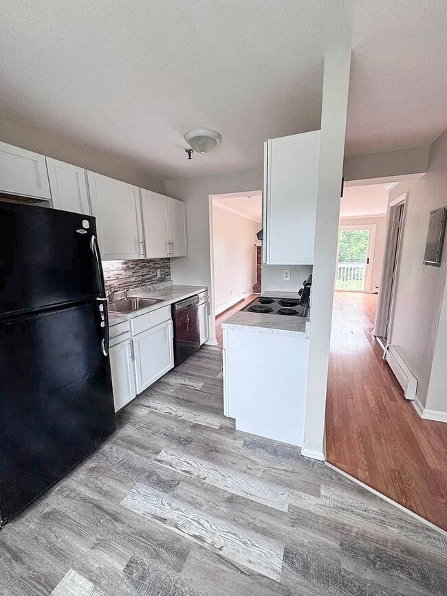 Building Photo - 678 Savin Ave