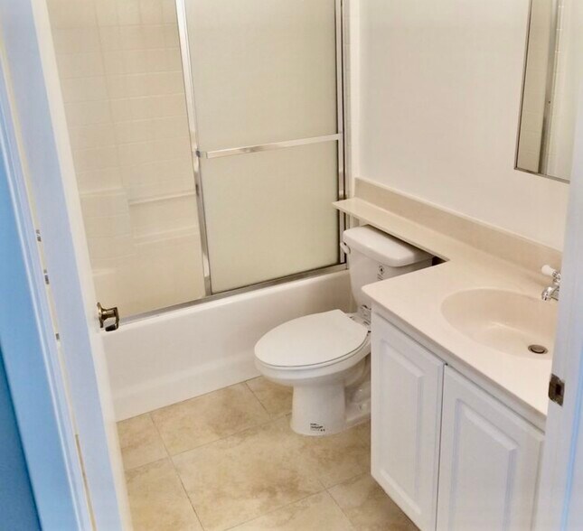 Building Photo - 3852 Vinton Ave