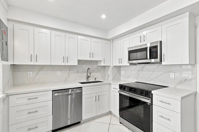 Building Photo - 3550 Galt Ocean Dr