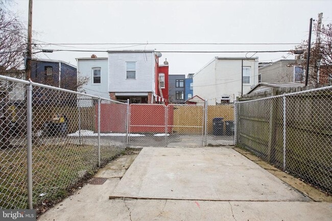 Building Photo - 1221 I St NE