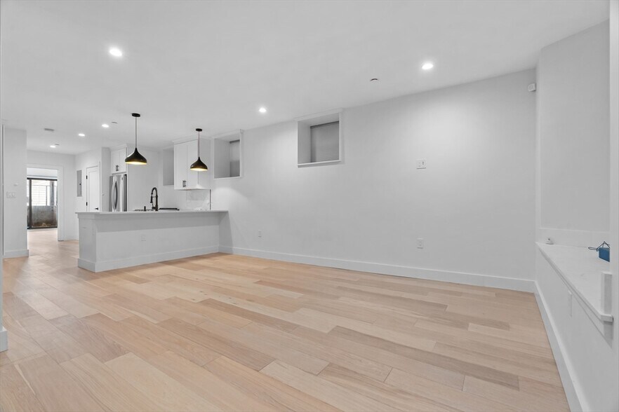 Building Photo - 143 Trenton St